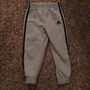 4t boys joggers adidas